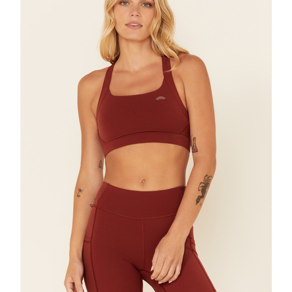 SHYANNE WOMEN'S SOLID RIDING SPORTS BRA